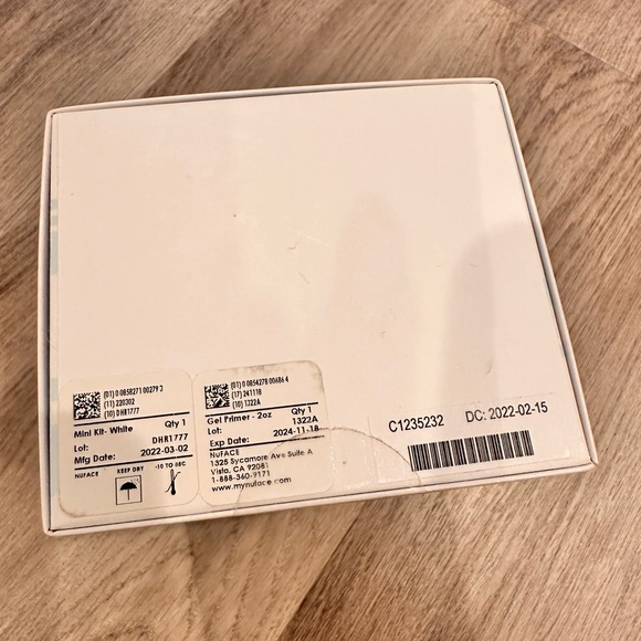 NEW- NuFace Mini - Picture 2 of 3